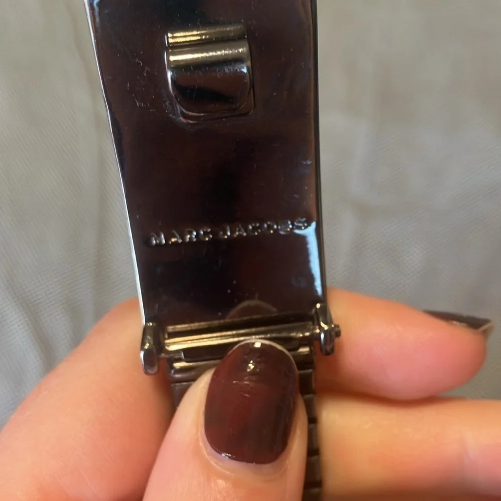 Marc Jacobs Stretchy Adjustable Stainless Steel Metal Silver Belt Expandable